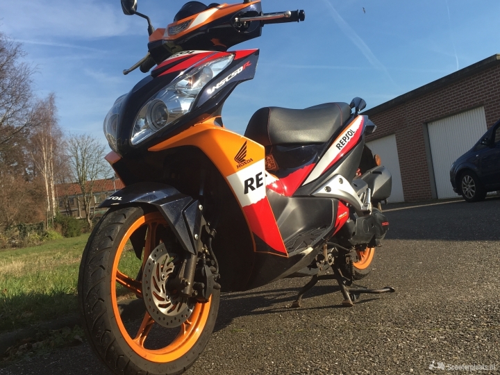 Honda NSC50R Repsol 4 taktbromscooter 2013 16649km